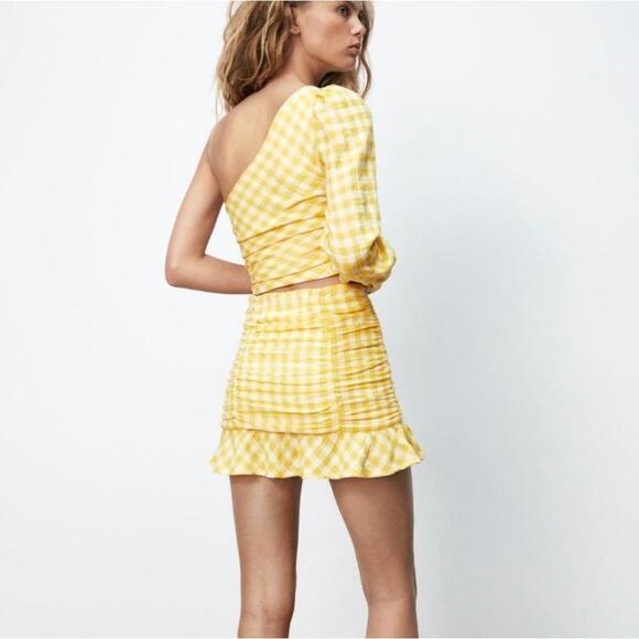 NEW Zara | Blogger fave! One-shoulder gingham top - Picture 4 of 11